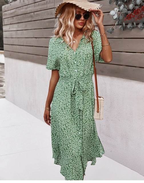 Vestido midi boho-chic com botões, mangas curtas, faixa na cintura e decote em V