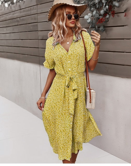 Vestido midi boho-chic com botões, mangas curtas, faixa na cintura e decote em V