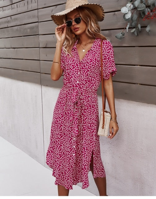 Vestido midi boho-chic com botões, mangas curtas, faixa na cintura e decote em V